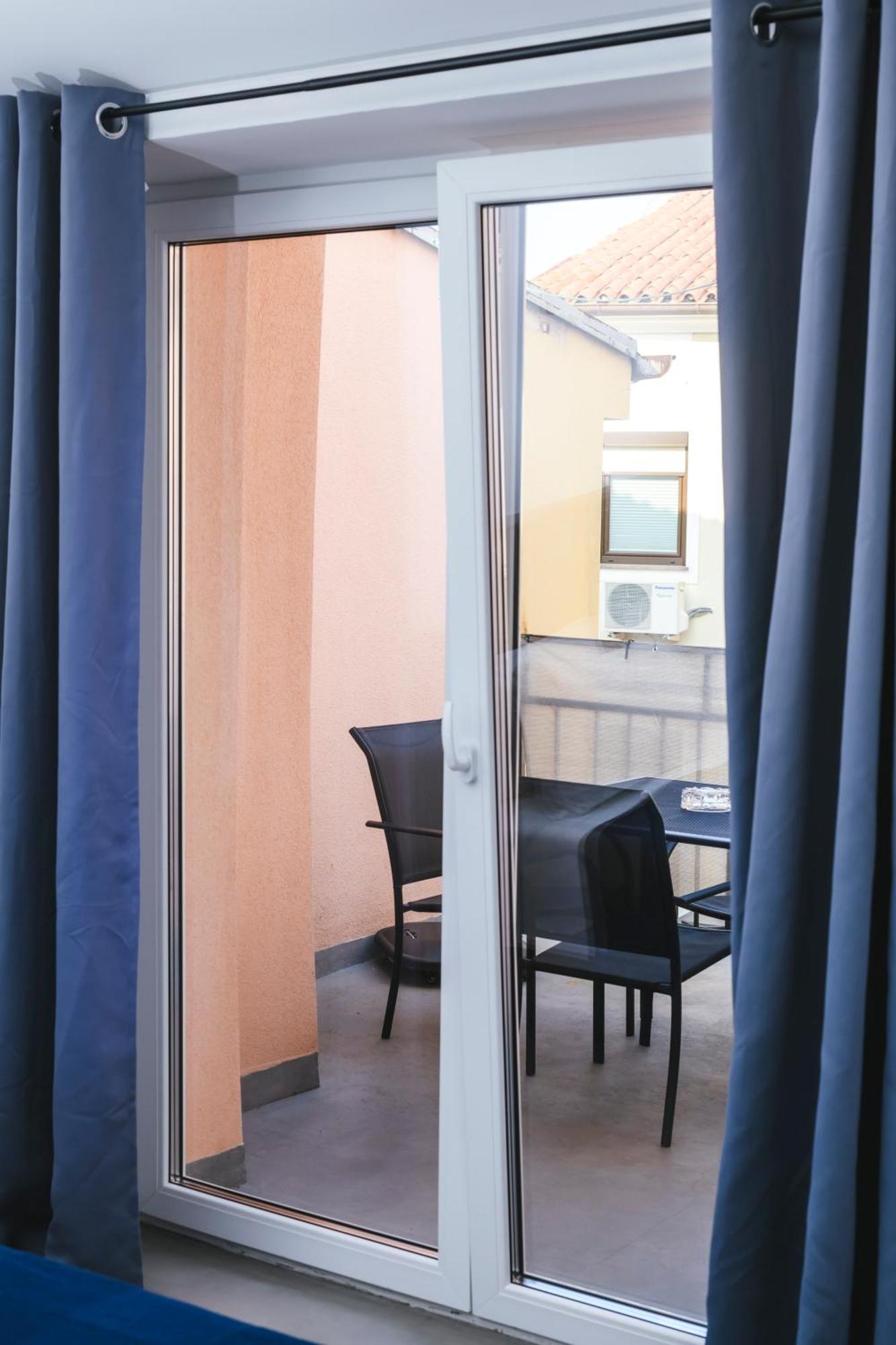 M9 Rooms Izola Bilik gambar